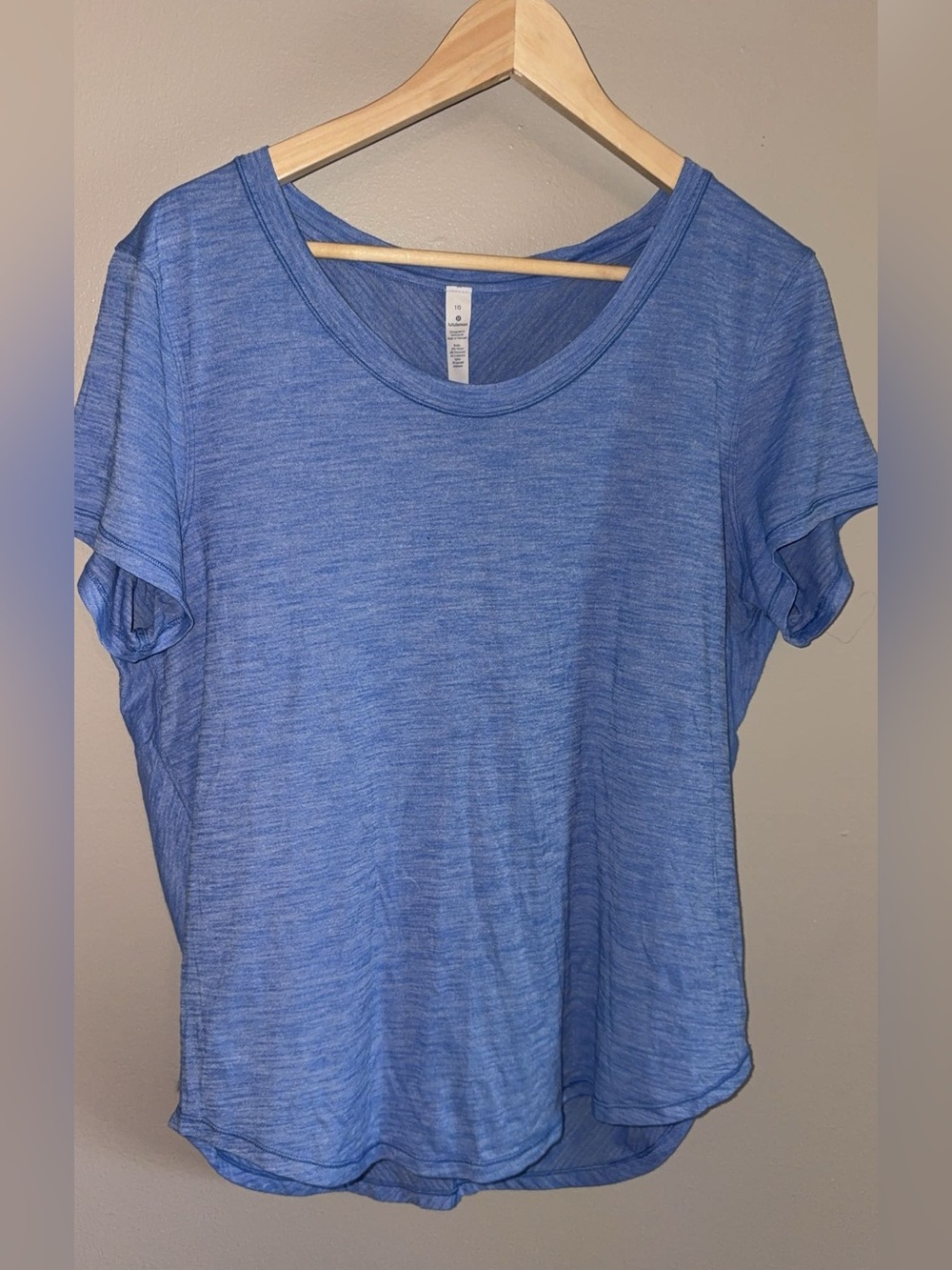 Lululemon Women's Blue Scoop Neck Tee